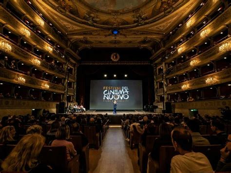 Il Festival Internazionale di Cinema d'Arte di İstanbul: Un'Esplosione di Creatività nel Cuore dell'Anatolia