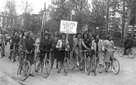  La Manifestazione White Wednesdays : Un Simbolo di Resistenza Femminile Contro le Restrizioni Sociali